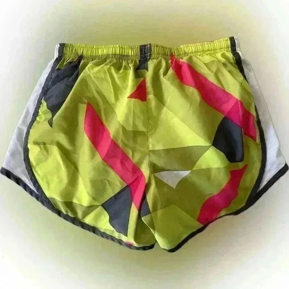 Nike Dri-Fit Women's Activewear Shorts (159) - Picture 2 of 8